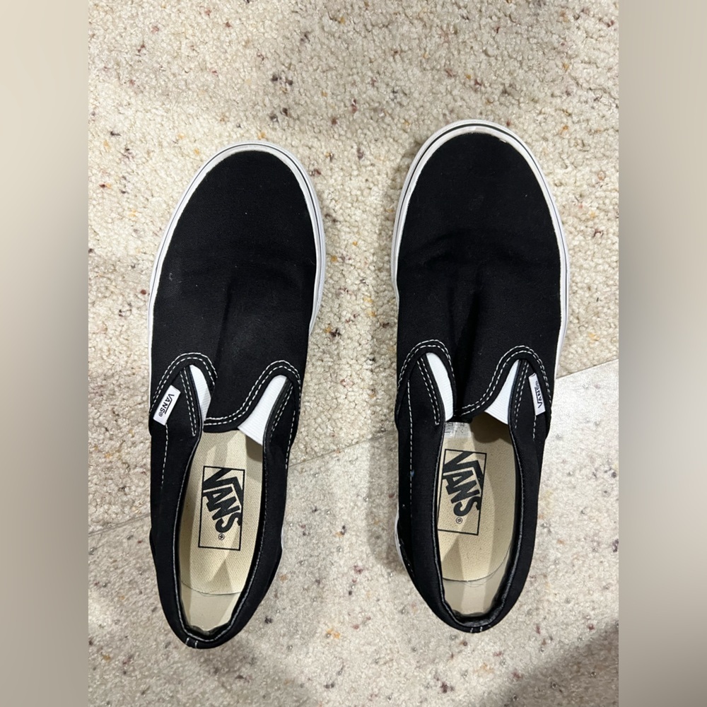 Black Vans men’s 7.5 women’s 9